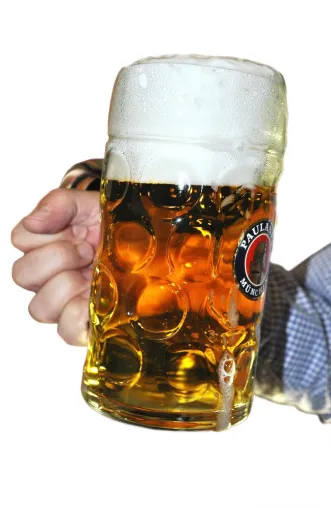 Bild: Etikette im Bierzelt: Was ist auf dem Oktoberfest erlaubt? Kniggetipps für Wiesn-Besucher