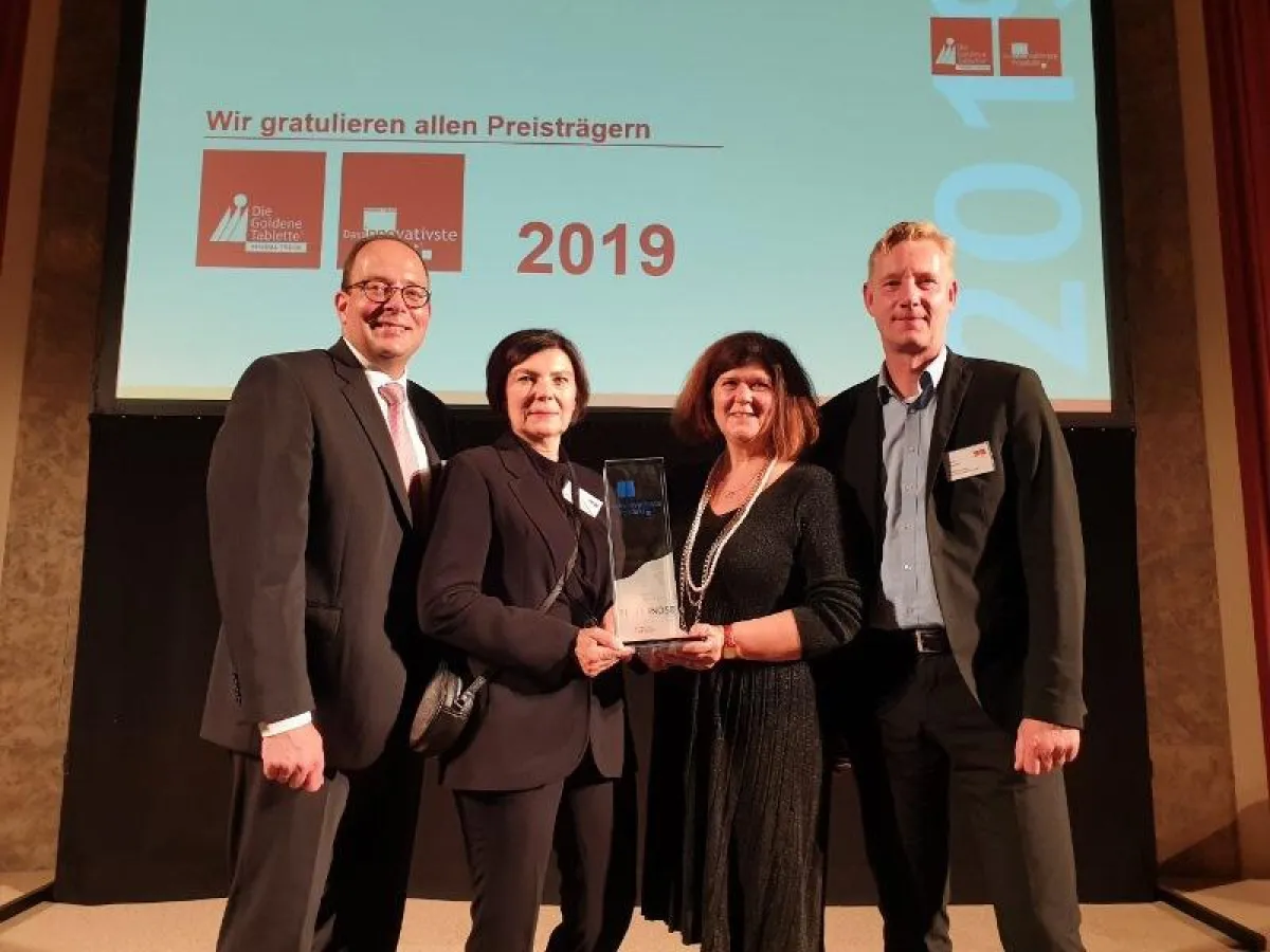 V.l.n.r.: Thomas Niebergall (Managing Director OTC ), Angela Crummenerl (Brand Manager Naturals – Fe