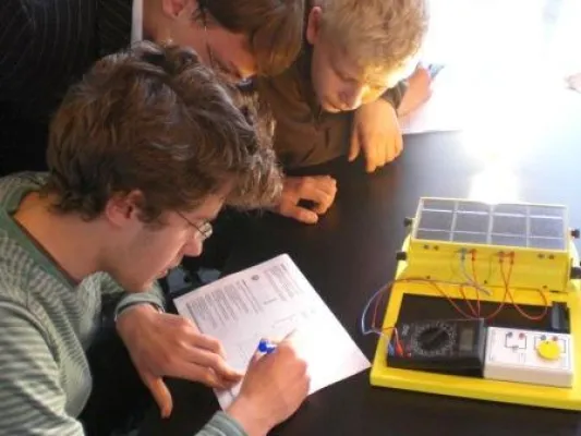 Bild: Schüler-Mitmach-Aktionen zum Thema Erneuerbare Energien wirkten wie Magnet