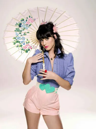 Bild: Genialer Video-Remake von Katy Perrys Debüt-Single "I kissed a girl"