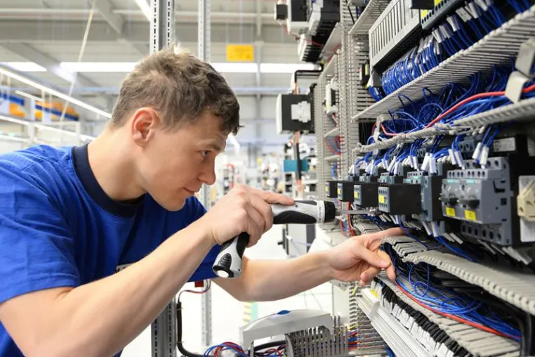 Bild: Von Null auf 800 in fünf Jahren: Bayerns führende 'Praktiker-Universität' mit Rekordwachstum im Rheinland