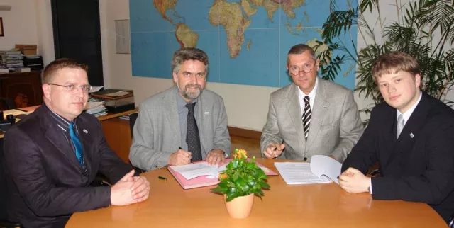 Hochschule Harz schließt Kooperationsvertrag mit neuem An-Institut HarzOptics GmbH Bild: Hochschule Harz schließt Kooperationsvertrag mit neuem An-Institut HarzOptics GmbH