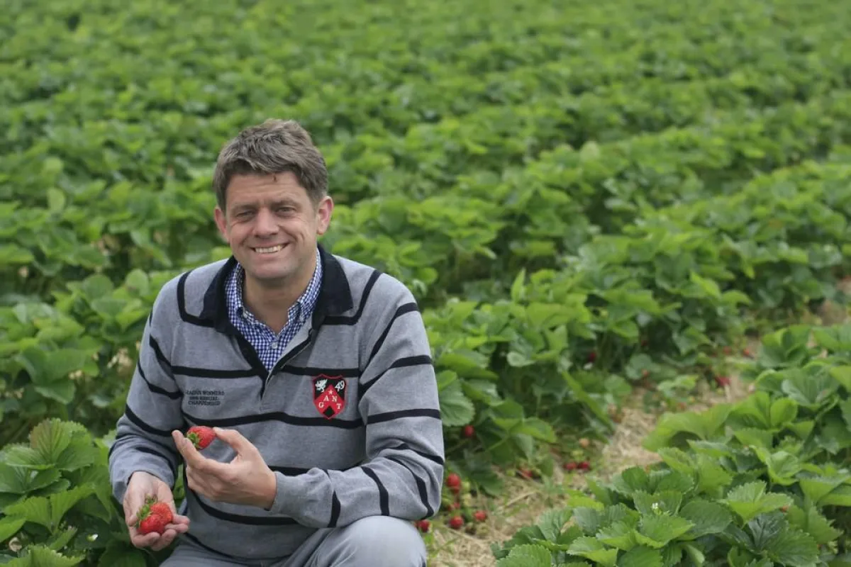Jörg Umber ist Obstbauer aus Kirchhellen und verkauft seine Waren nun auch über www.GreenFarmer.de