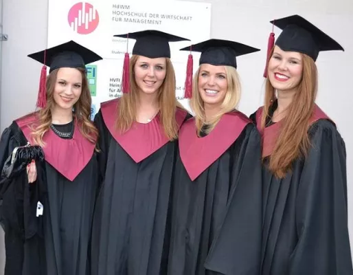 Bild: Management-Hochschule Mannheim verabschiedet ersten Bachelor-Jahrgang