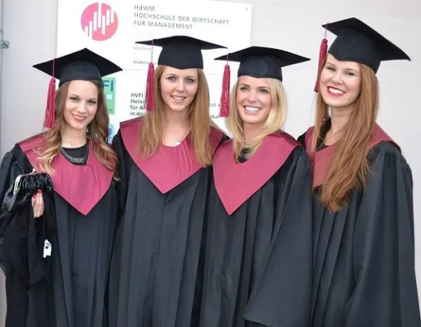 Bild: Management-Hochschule Mannheim verabschiedet ersten Bachelor-Jahrgang