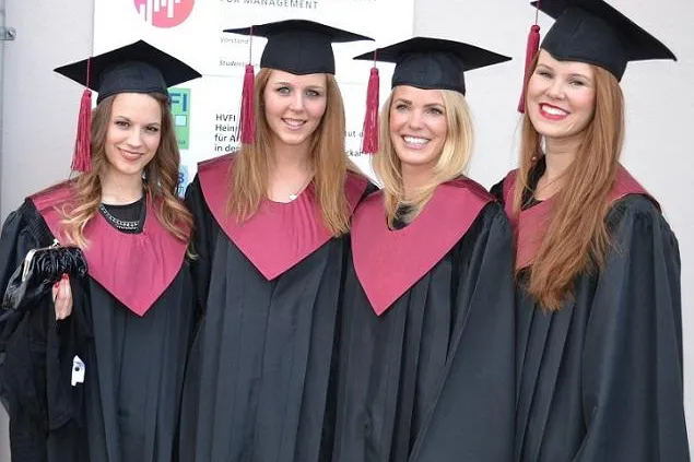 Bild: Management-Hochschule Mannheim verabschiedet ersten Bachelor-Jahrgang