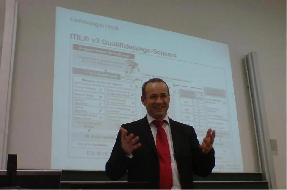 In Action: Herr Kopanakis in der Philipps-Universität in Marburg