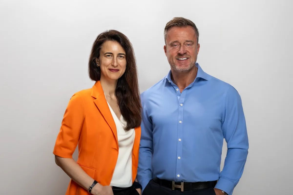 Christoph Tismer, CEO Betriebsarztservice und Maike Laska, CEO Padoa Deutschland (v.r.n.l.) (© Betriebsarztservice Holding GmbH, Fotograf: Ralph Penno)