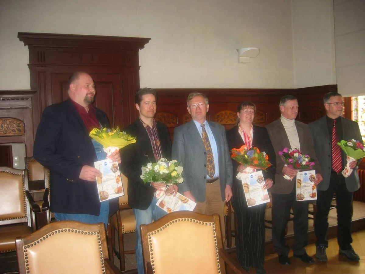 Landrat Lothar Koch mit den Ausgezeichneten