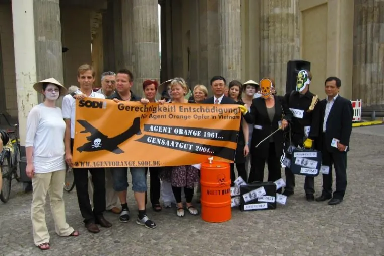 Bild: 20.000 Menschen engagieren sich am Gedenktag für Agent Orange Opfer