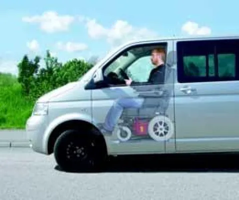 Bild: WELTNEUHEIT - EXKLUSIV FÜR KÖRPERBEHINDERTE AUTOFAHRER ENTWICKELTER ELEKTROROLLSTUHL