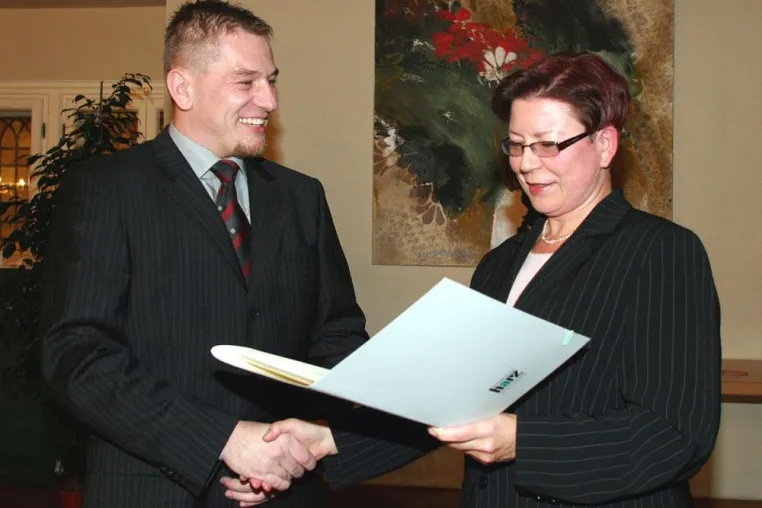 Diplomarbeit zur Tumorerkennung mit Förderpreis geehrt - Fachbereich Automatisierung und Informatik der Hochschule Harz Bild: Diplomarbeit zur Tumorerkennung mit Förderpreis geehrt - Fachbereich Automatisierung und Informatik der Hochschule Harz