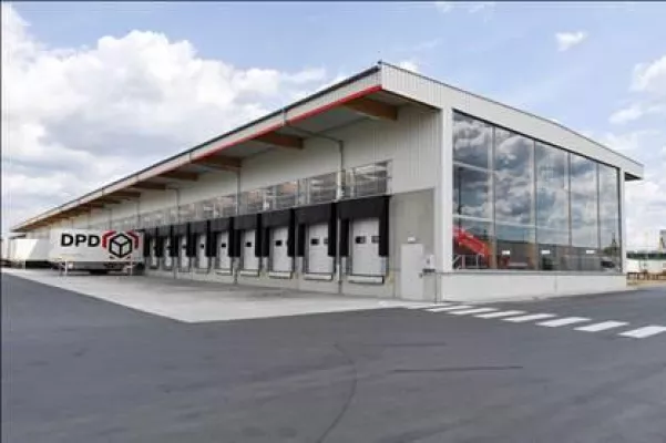 Bild: DPD nimmt in Nürnberg umweltfreundliches Paket-Umschlagzentrum in Betrieb