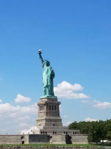 Erst nach New York, dann zum High School-Aufenthalt Bild: Erst nach New York, dann zum High School-Aufenthalt