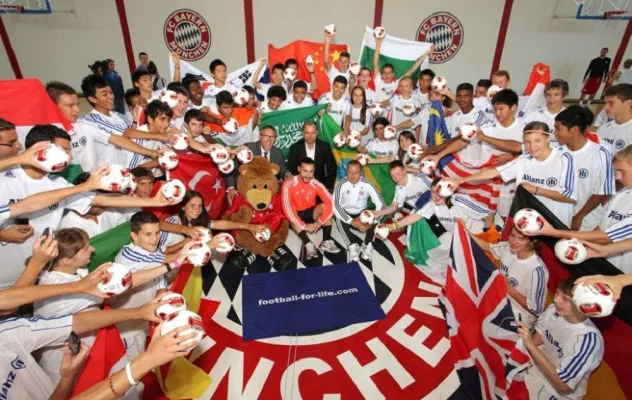 Bild: Allianz Junior Football Camp: Fünftägiges Fußball-Abenteuer für 63 Jugendliche aus aller Welt