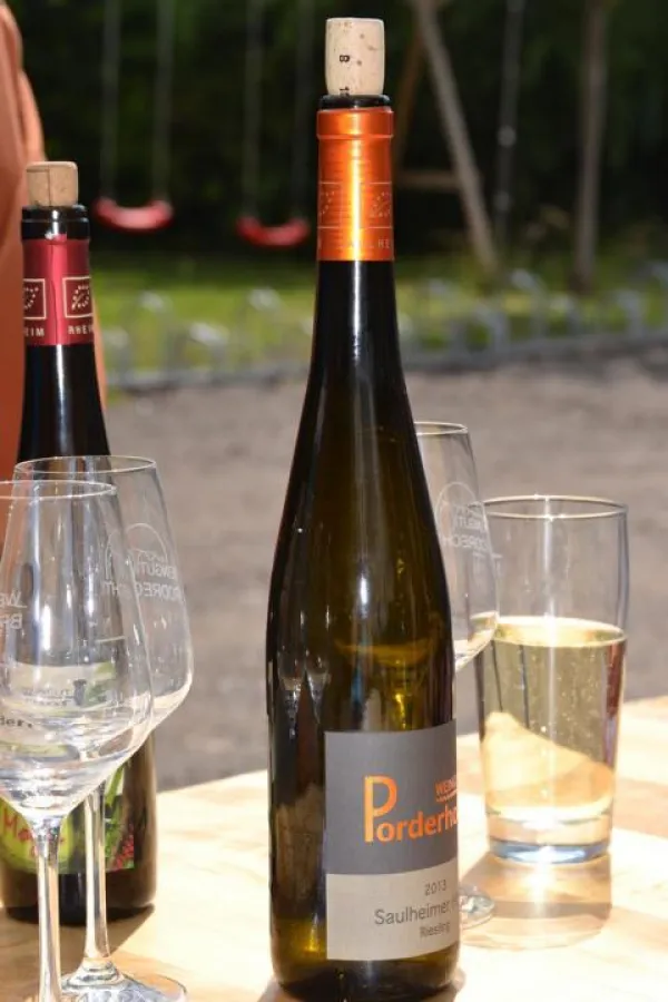 Köstliche Bioweine beim Grillbüffet genießen.