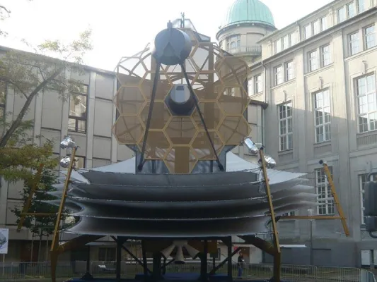 Bild: stagegroup rückte Weltraumteleskop im Deutschen Museum ins rechte Licht