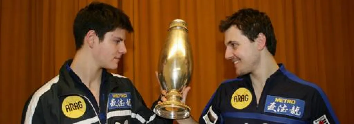 Timo Boll und Dimitrij Ovtcharov mit dem DTTB Pokal