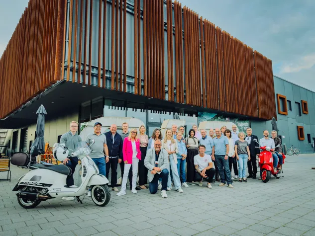 Bild: Lions Club Landsberg besucht Mailorderspezialist SIP Scootershop