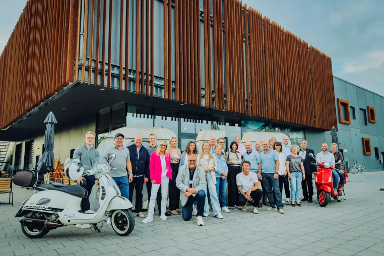 Lions Club Landsberg besucht Mailorderspezialist SIP Scootershop Bild: Lions Club Landsberg besucht Mailorderspezialist SIP Scootershop