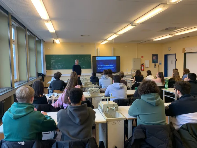 Bild: „Wir wollen's wissen“: Universität Hamburg bringt Wissenschaft in die Schulen