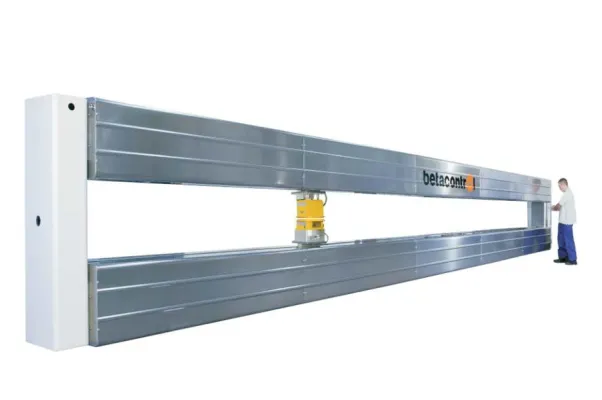 betacontrol setzt mit einer der weltweit größten Traverse neue Maßstäbe Bild: betacontrol setzt mit einer der weltweit größten Traverse neue Maßstäbe