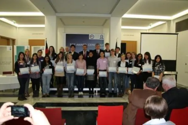 Bild: Schülerinnen aus Frankfurt am Main gewinnen Gründerpreis des American-German Business Club