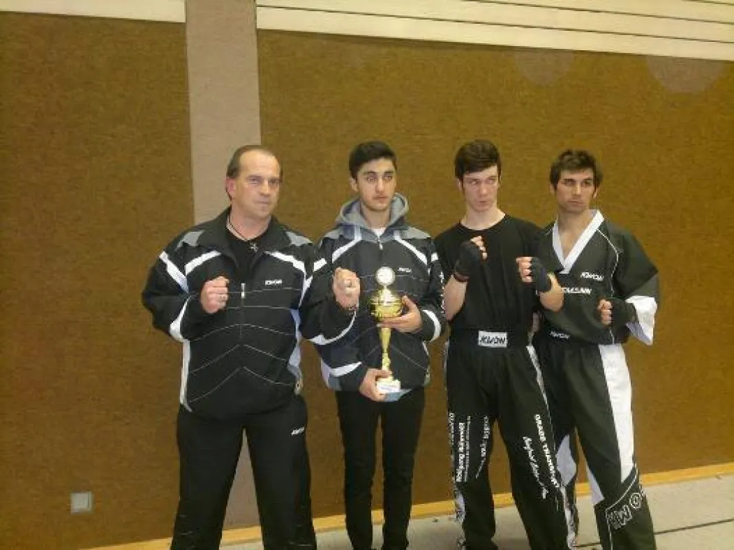 Das Team mit Trainer Werner Hirz in Öhringen