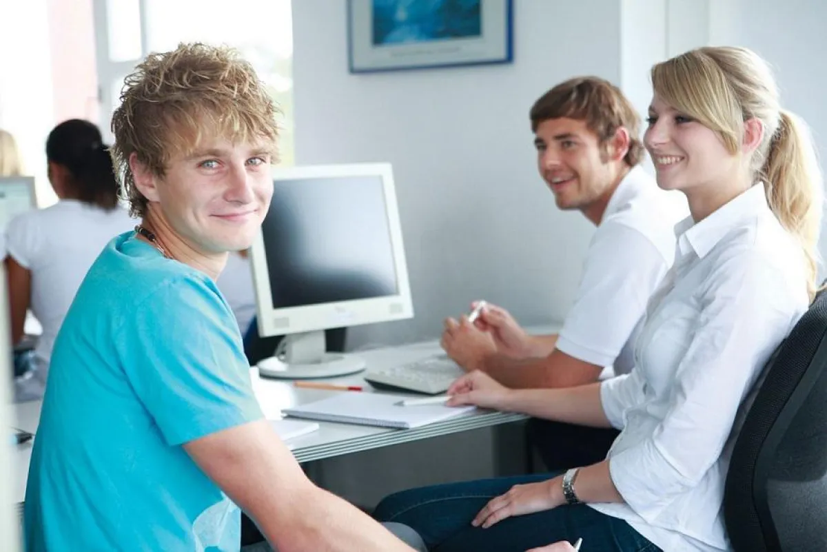 Schülerinnen und Schüler können am 16. April in das duale Studium hinein schnuppern.