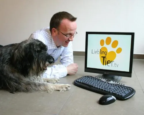 Bild: Die erste „Doggy-Soap“ im Internet: LieblingTier.tv begleitet Schäferhundwelpen Yimba mit der Kamera