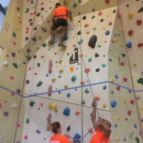 Bild: Hoch hinaus für das Team der NSCON GmbH