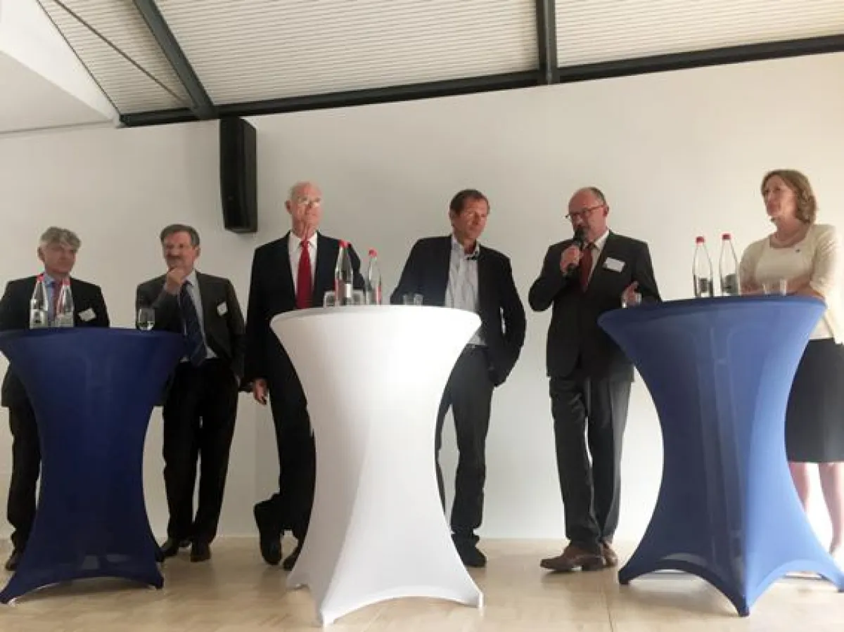 Die Partei-Vertreter auf dem 15. FALK Forum