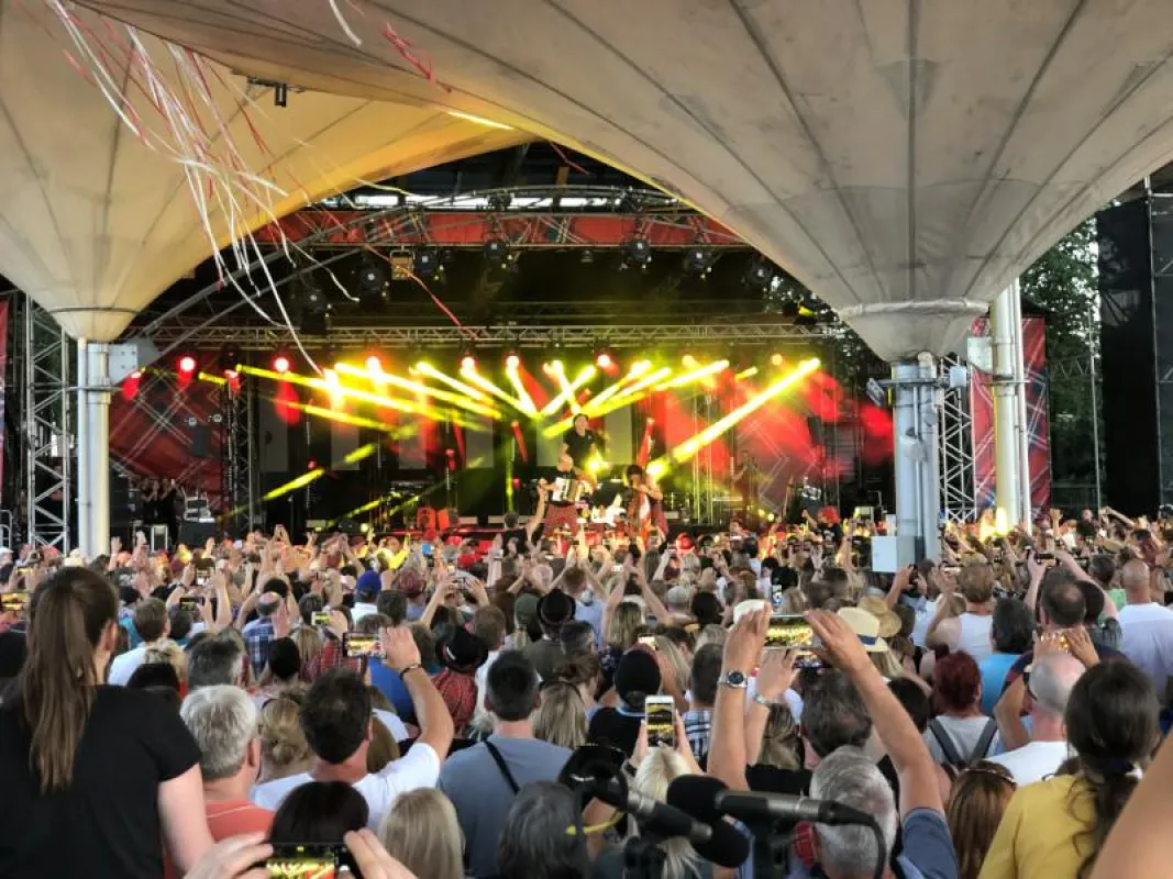 Kölner Band Brings am Tanzbrunnen in Köln (Foto © TSL Production)
