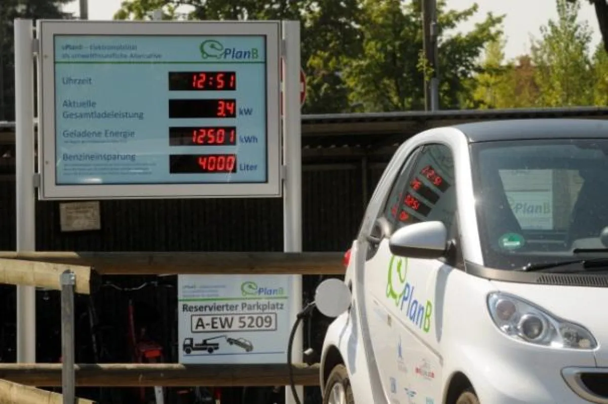 Elektroauto an der P+R-Anlage in Buchloe (Bild: FfE e.V.)