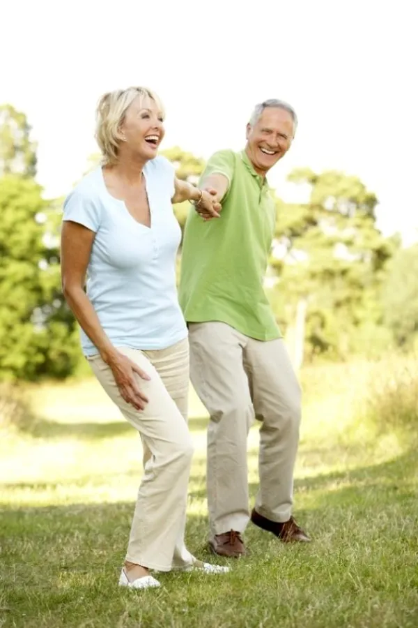 In Deutschland leiden etwa 7,8 Mio Menschen unter Osteoporose. Auch Männer! Entsäuerung kann die Mineralstoffdepots in den Knochen aufbauen, die Knochenfestigkeit bleibt erhalten. Copyright: pantherm