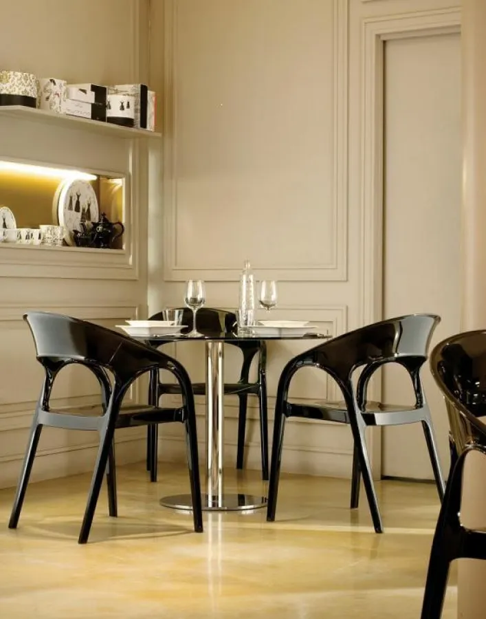 Ausgefallen sitzen auf kleinem Raum