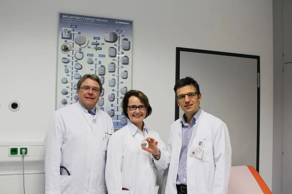 Prof. Dr. Bernd Lemke, Direktor der Klinik für Kardiologie am Klinikum Lüdenscheid, Zana Karosiene u