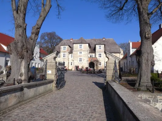 Ab April starten wieder die bunten Themen-Events auf Wasserschloss Mellenthin Bild: Ab April starten wieder die bunten Themen-Events auf Wasserschloss Mellenthin