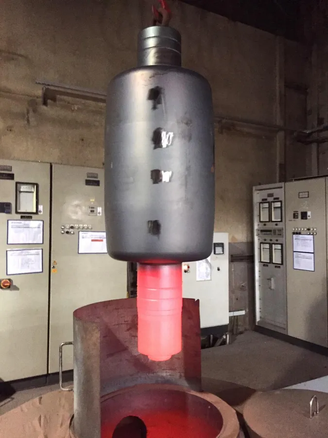 Walze unmittelbar nach dem partiellen Anlassen im SCHWING-Wirbelbett bei der SSC Werkstofftechnik