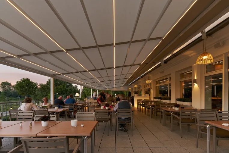 Bild: Gastroterrasse wetterfest überdacht