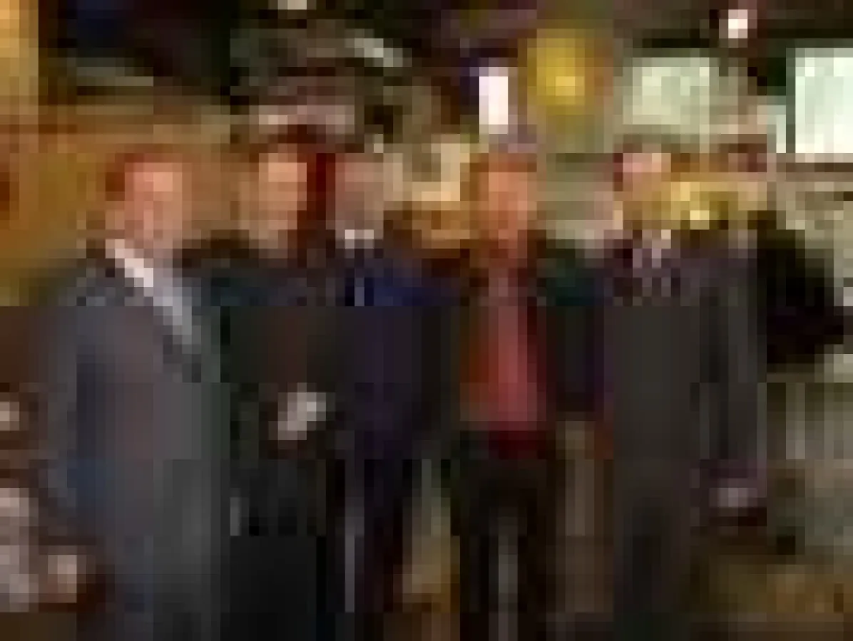 Wirtschaftskammerpräsident OÖ Dr. Rudolf Trauner, Landesrat Viktor Sigl, ein Gratulant, Hans Gillesberger und Wirtschaftskammerpräsident Dr. Christoph Leitl