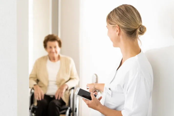 Bild: Smartes Türschloss ersetzt den Wohnungsschlüssel