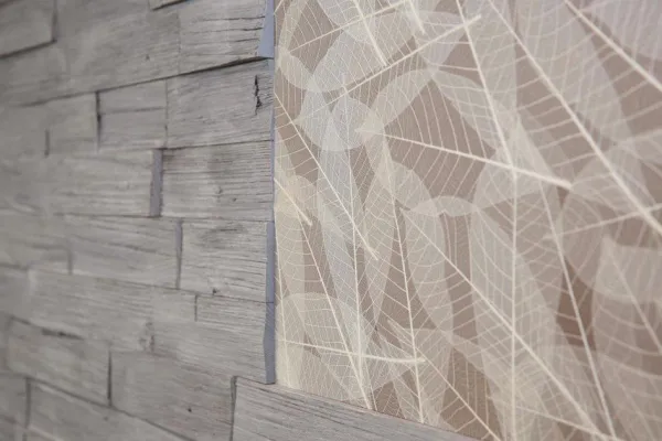 Bild: Designideen für Wände: Reliefholz kombiniert mit Dekor-Modulen in Materialvarianten.