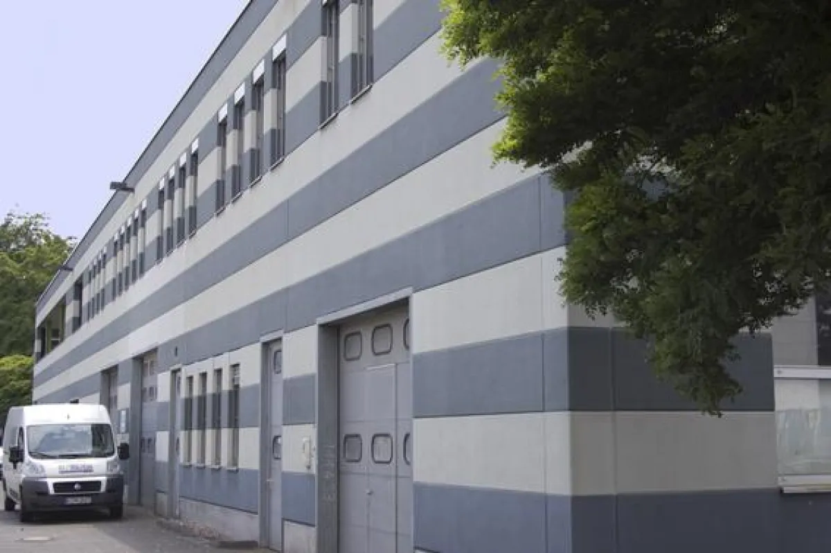 Große Produktions- und Lagerflächen von Planmachbar in Köln-Rodenkirchen