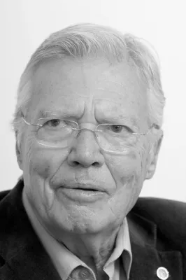 Bild: Balzan Fiedenspreisträger Karlheinz Böhm spricht am 22.11.2007 in Bern über "Menschen für Menschen"