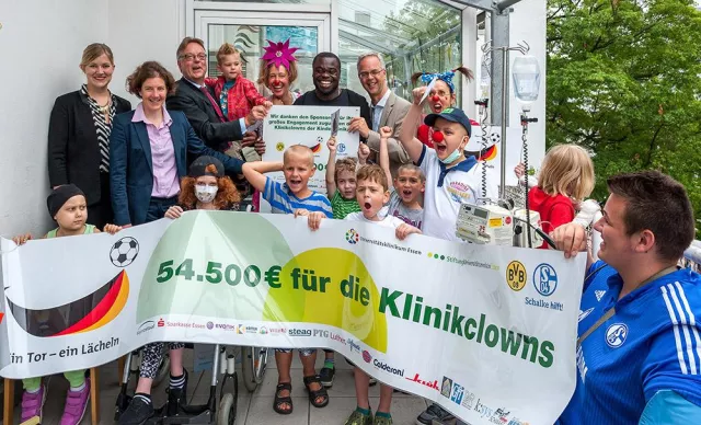 Bild: „Ein Tor – ein Lächeln“: 54.500 Euro für die Klinikclowns am Universitätsklinikum Essen