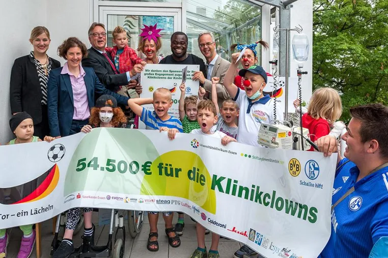 Bild: „Ein Tor – ein Lächeln“: 54.500 Euro für die Klinikclowns am Universitätsklinikum Essen