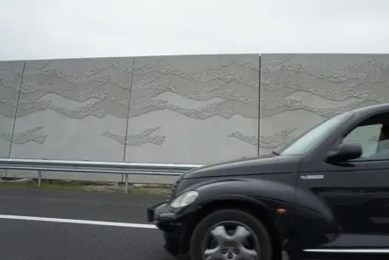 Bild: Zugvögel an der Autobahn