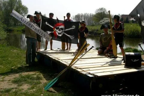 Piraten Floßtour auf der Aller von Flettmar bis Langlingen Bild: Piraten Floßtour auf der Aller von Flettmar bis Langlingen