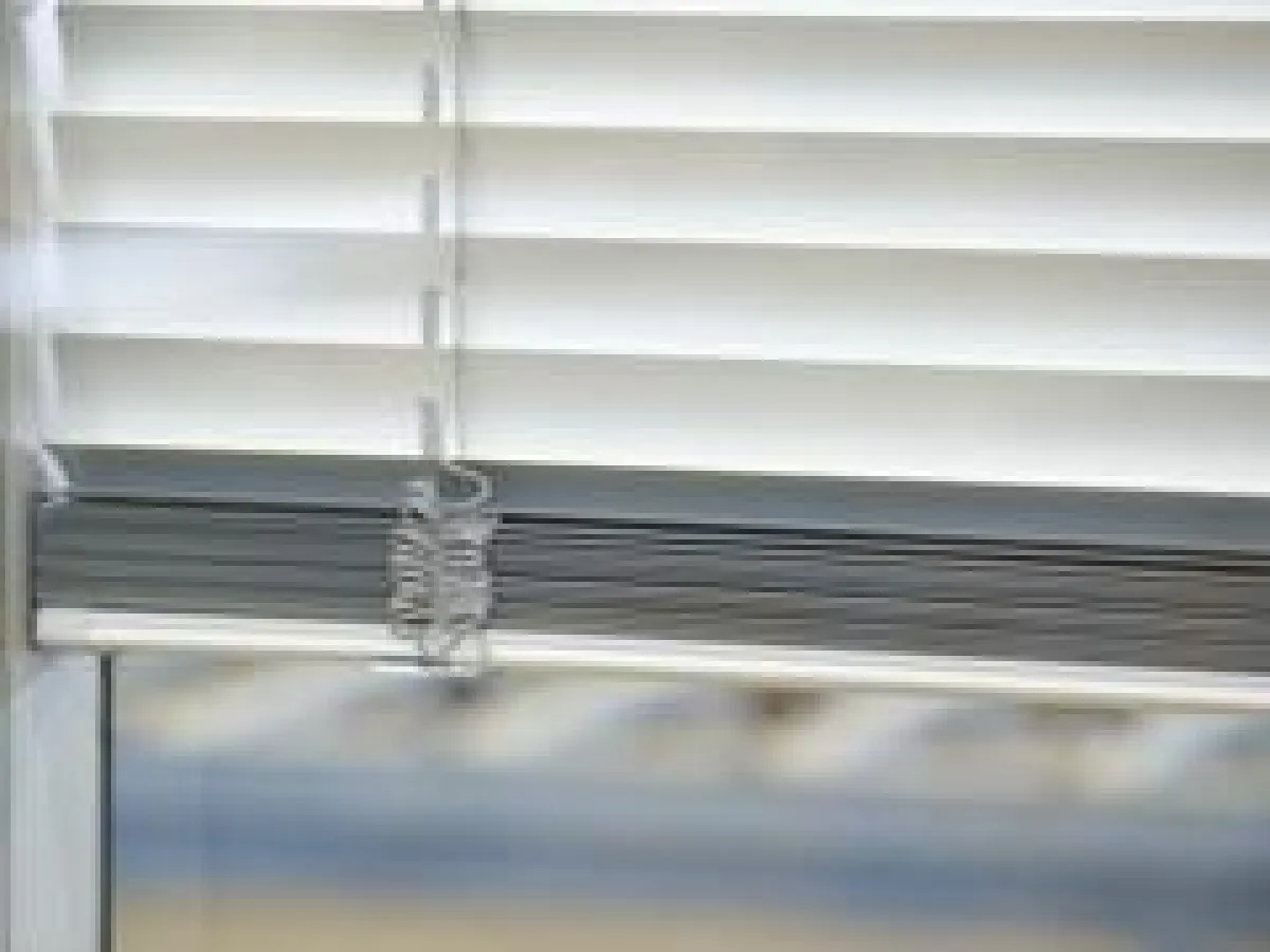 Immer sauber und wartungsfrei: Sichtschutz ISO-Shadow im Glaszwischenraum